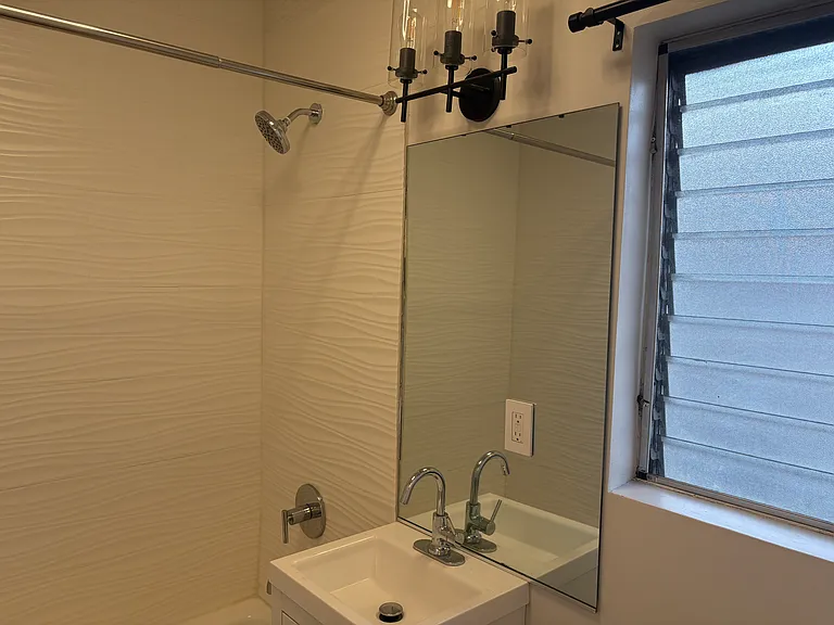 2176 Venice Blvd #11 — Photo 16