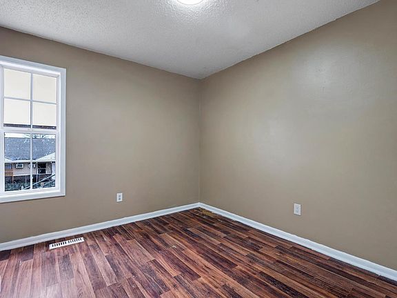 5th image of 1807 Cedar Hts