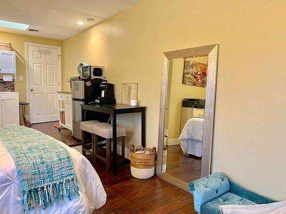5th image of 406 Main St #1