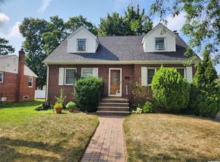 70 Jefferson Ave, Roosevelt, NY 11575