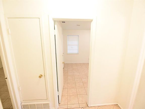 5th image of 1139 Haines Ave