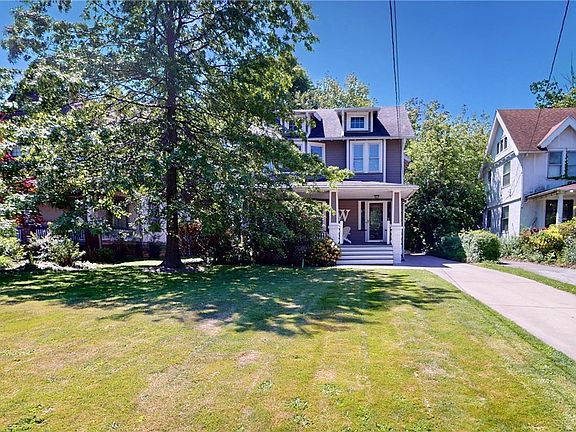3rd image of 17437 Clifton Blvd
