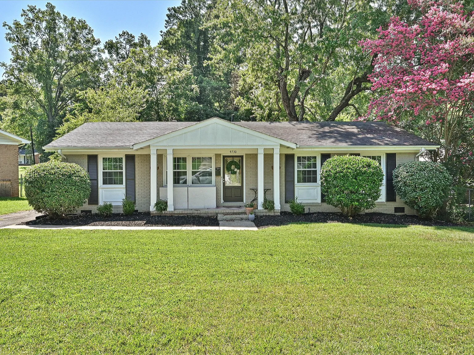 3 bed, 1.5 bath, 1323 sqft, $2,200 — Photo 2