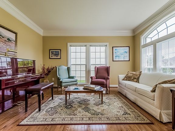 5th image of 2036 Port Potomac Ave