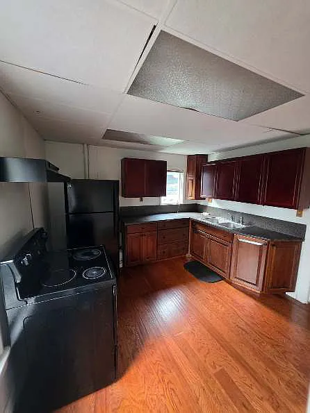 3 bed, 1000 sqft, $1,950 — Photo 4