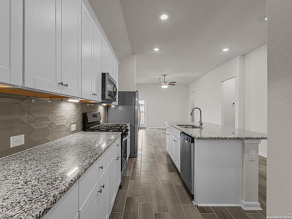 4th image of 2407 Seabream Drive