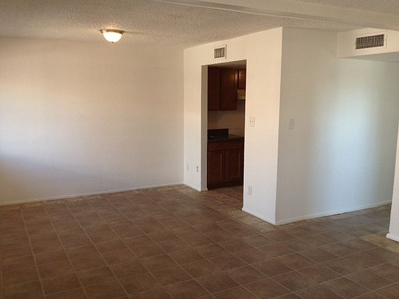 4th image of 2634 N 43rd Ave #D2