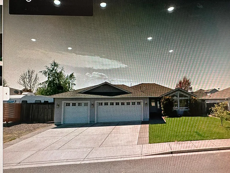 2462 Saint James Way — Photo 2