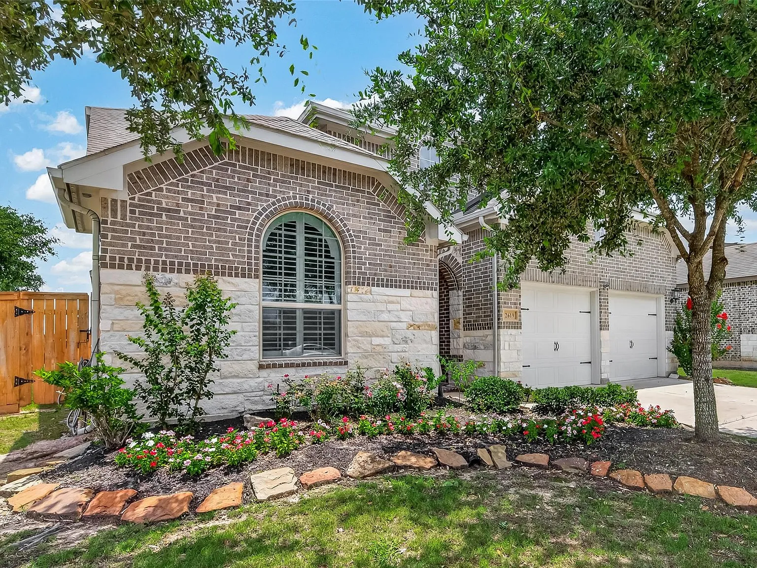 4 bed, 3.0 bath, 2940 sqft, $5,000 — Photo 2
