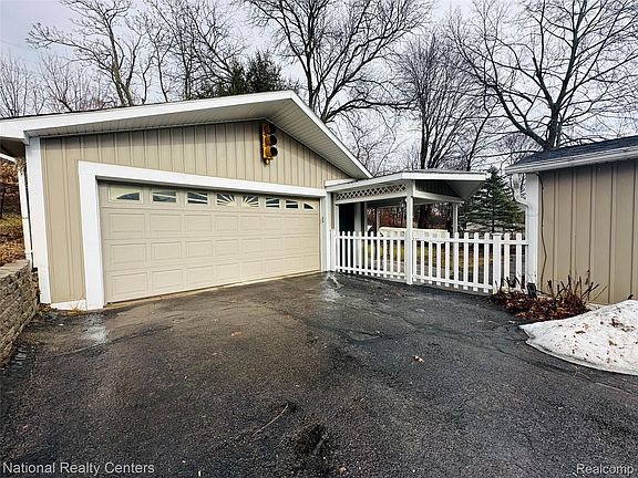 4th image of 10461 Nine Mile Rd