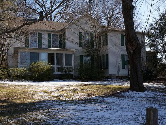2nd image of 202 Windsor Dr