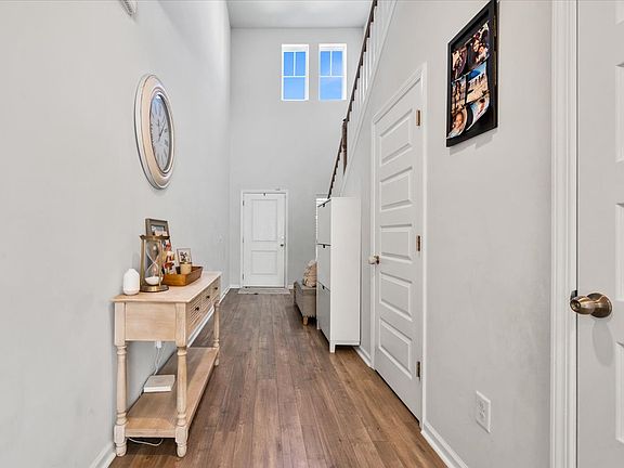 5th image of 120 Woodland Oak Way