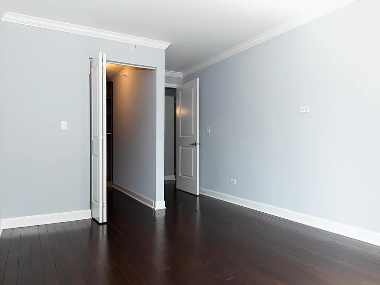 2 E Erie St #2014 — Photo 15