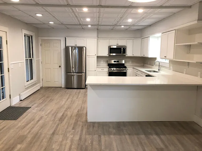 Quartz peninsula for barstools.