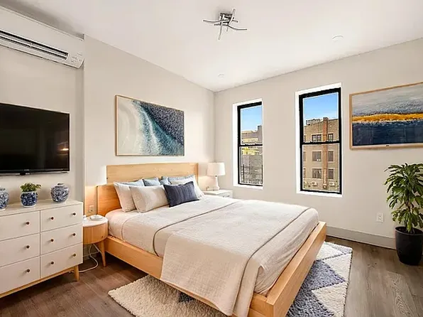 895 4th Avenue image 4 of 7