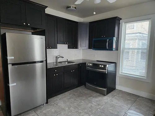 157 N Clinton St #B Photo 1