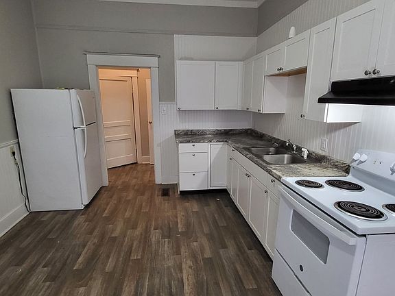 3rd image of 1800 S Main St #2