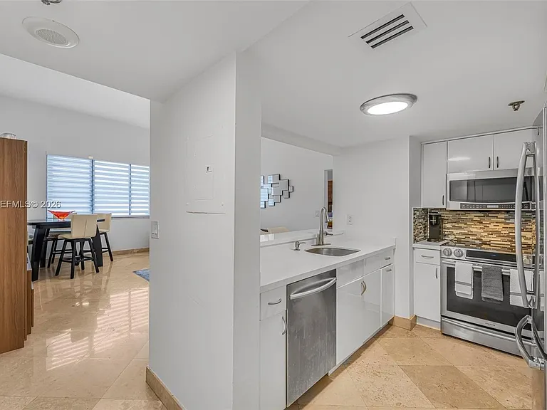 540 Brickell Key Dr #L11 — Photo 19