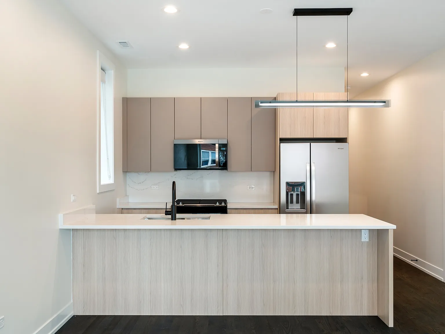 3 bed, $2,900 — Photo 2