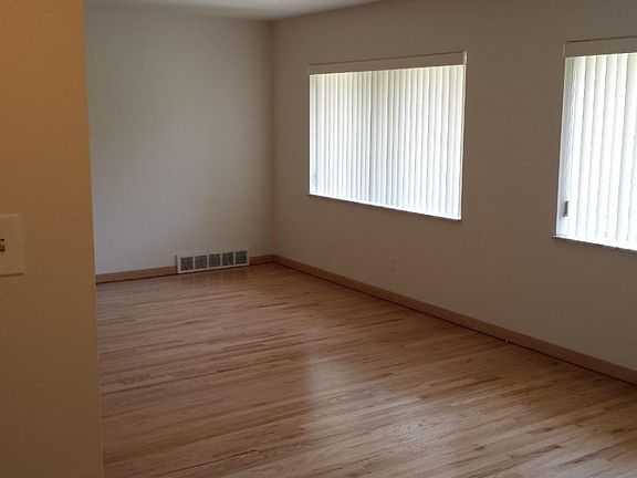 3rd image of 8723 Delmar Blvd APT 2E