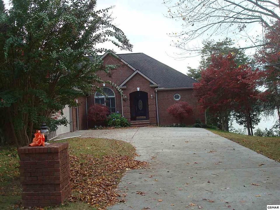 1st image of 210 Lake Edge Ln