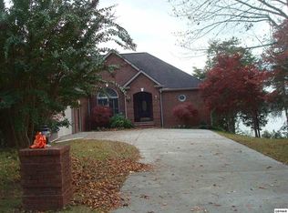 210 Lake Edge Ln, Dandridge, TN 37725