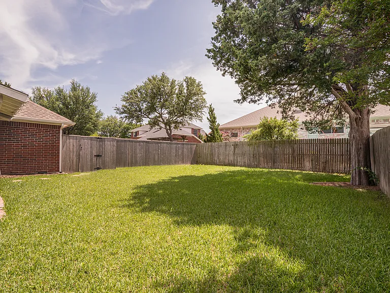 308 Sycamore Dr — Photo 23
