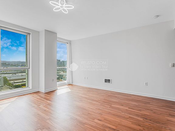 3rd image of 555 4th St Unit 915