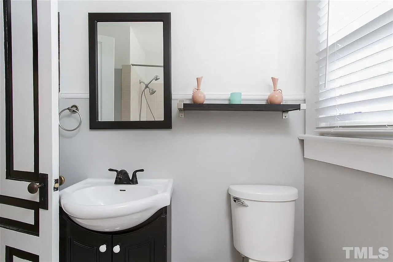 2 bed, 1030 sqft, $2,100 — Photo 4