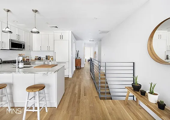 Sold by MNS | media 7