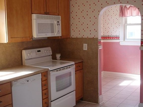 3rd image of 3417 W 2nd Ave