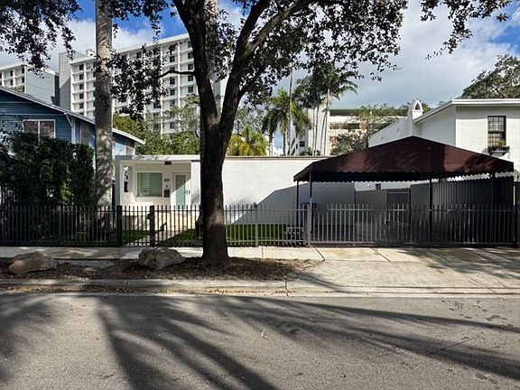 4th image of 801 NW 14th Ct