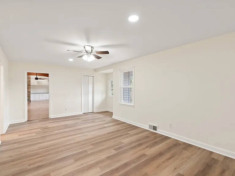 1537 Brennen Rd — Photo 11