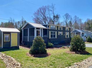 33 Drifting Brook Ln, Flat Rock, NC 28731