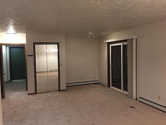 3rd image of 227 Woodridge St
