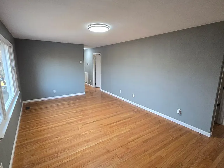 375 Fairfield Dr — Photo 2