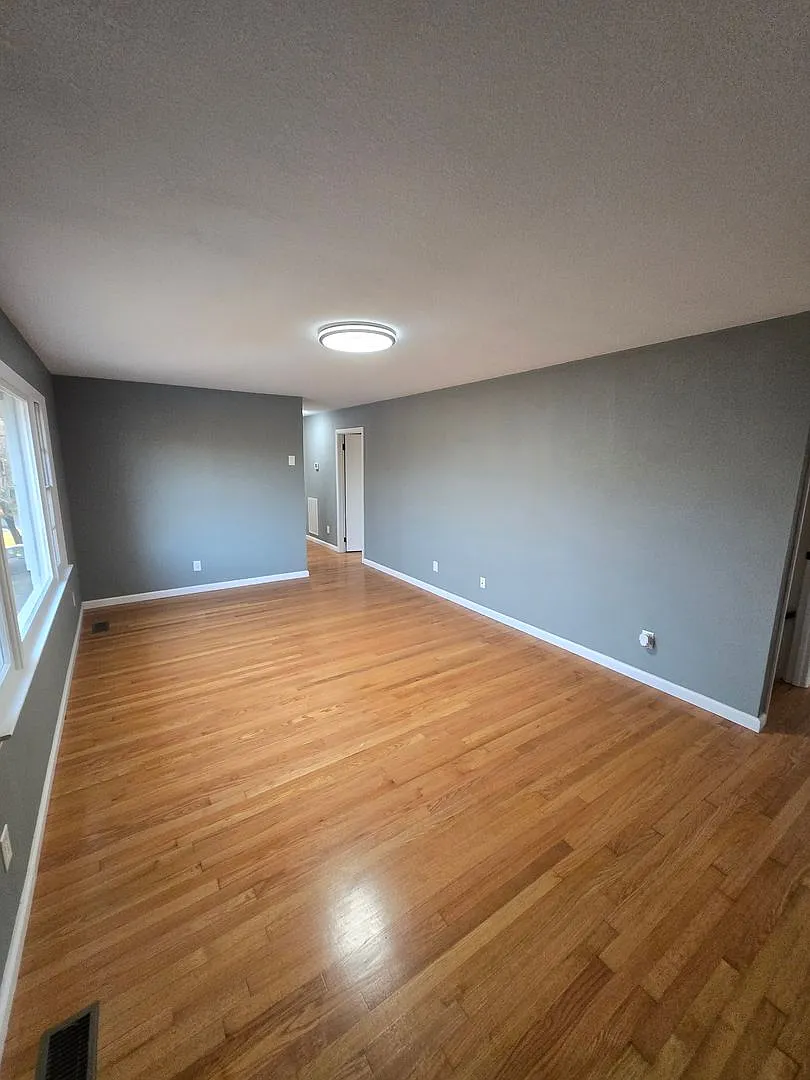 Building Photo - 375 Fairfield Dr