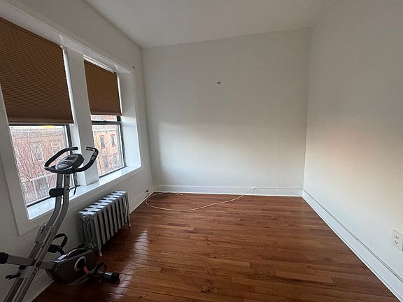3rd image of 314 Bedford Ave APT D2