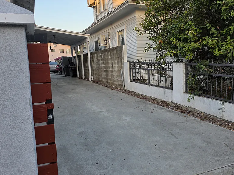 1638 S Berendo St — Photo 15