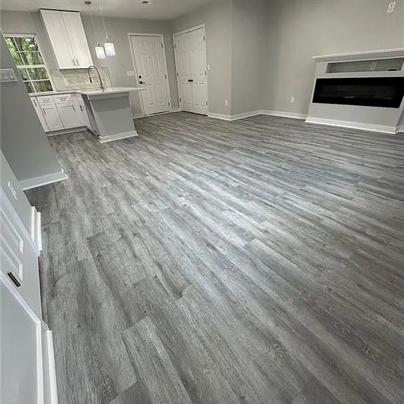 1729 W Austin Rd — Photo 2