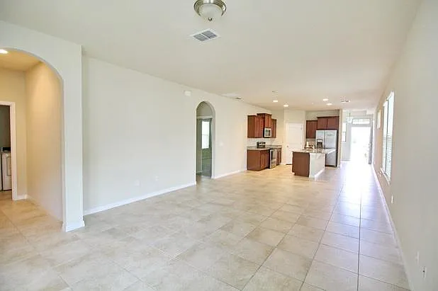 3 bed, 1685 sqft, $2,795 — Photo 4