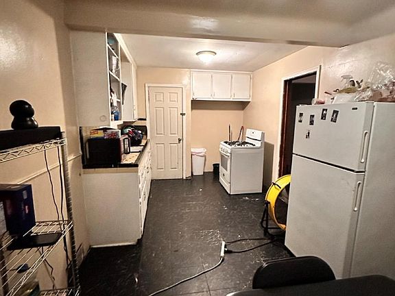 4th image of 17845 Rowe St