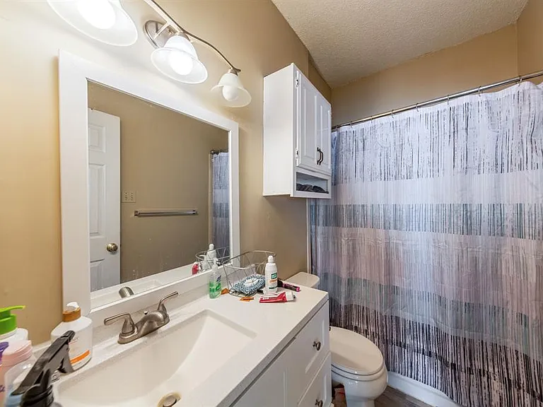 915 W 23rd St #101 — Photo 4