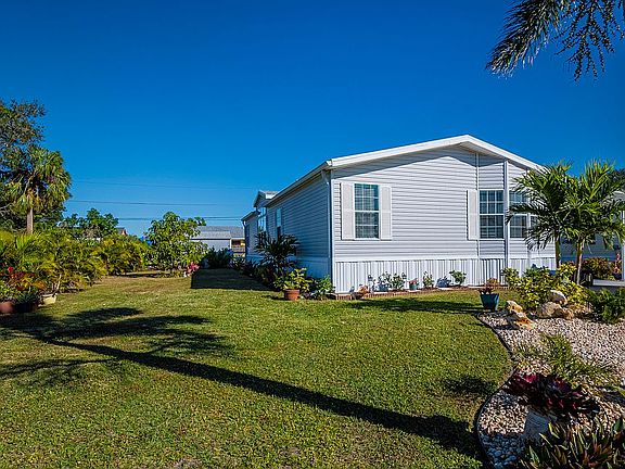 5th image of 27272 Bourbonniere Dr