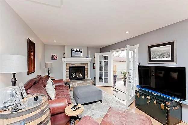 1427 White Ave — Photo 3