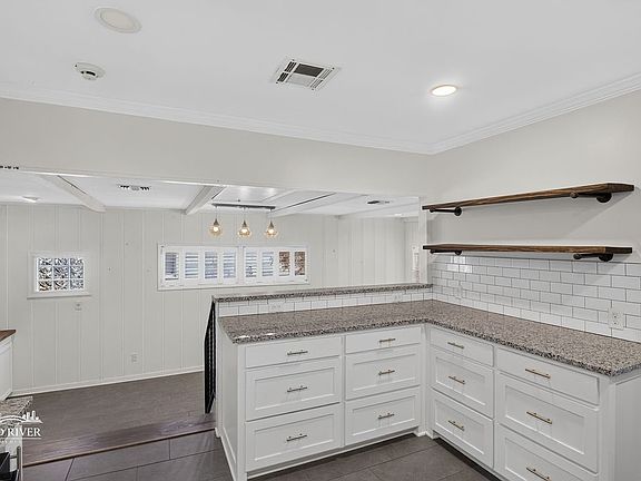 5th image of 4418 Akard Ave
