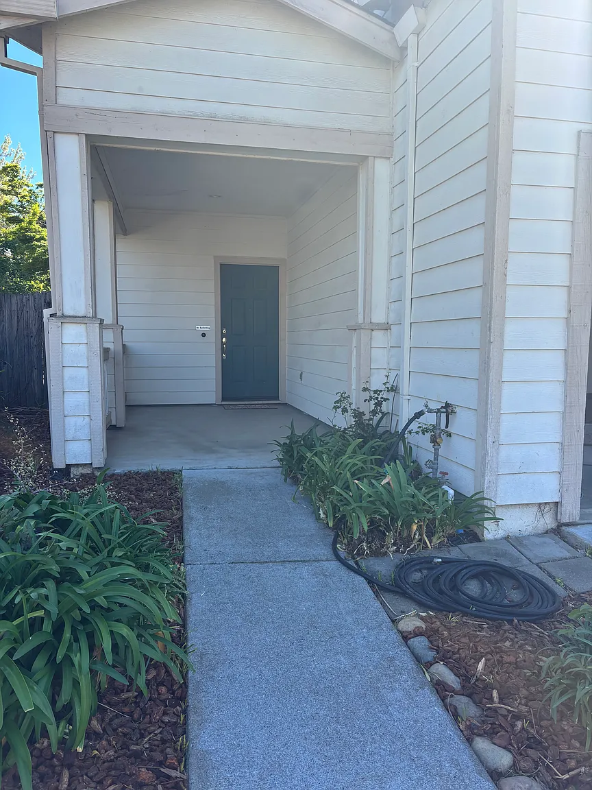 614 Chateau Way photo 1