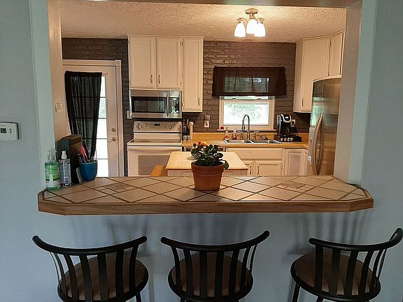 4th image of 967 Terrace Dr