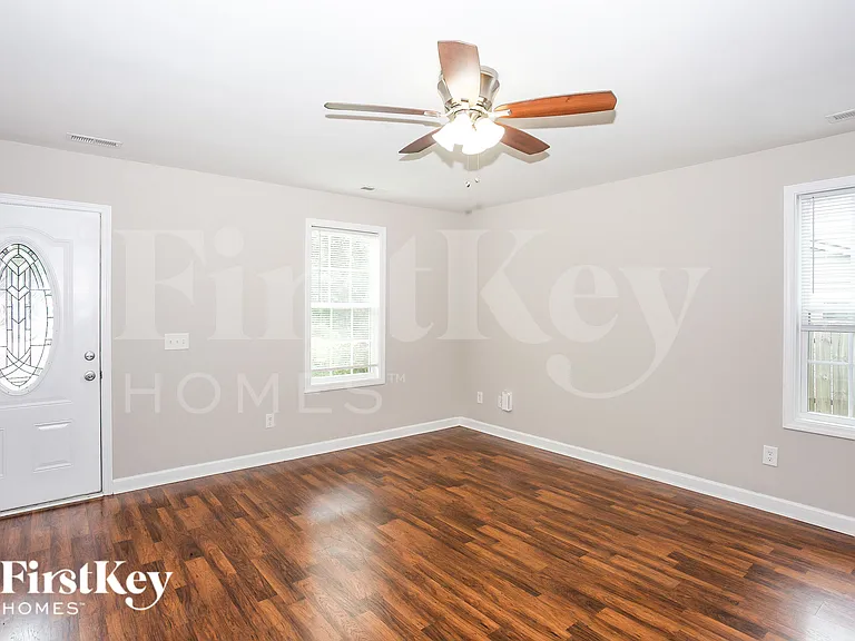 100 Ash Ave NW — Photo 3
