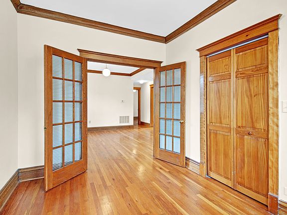 5th image of 3600 N Hermitage Ave APT 2